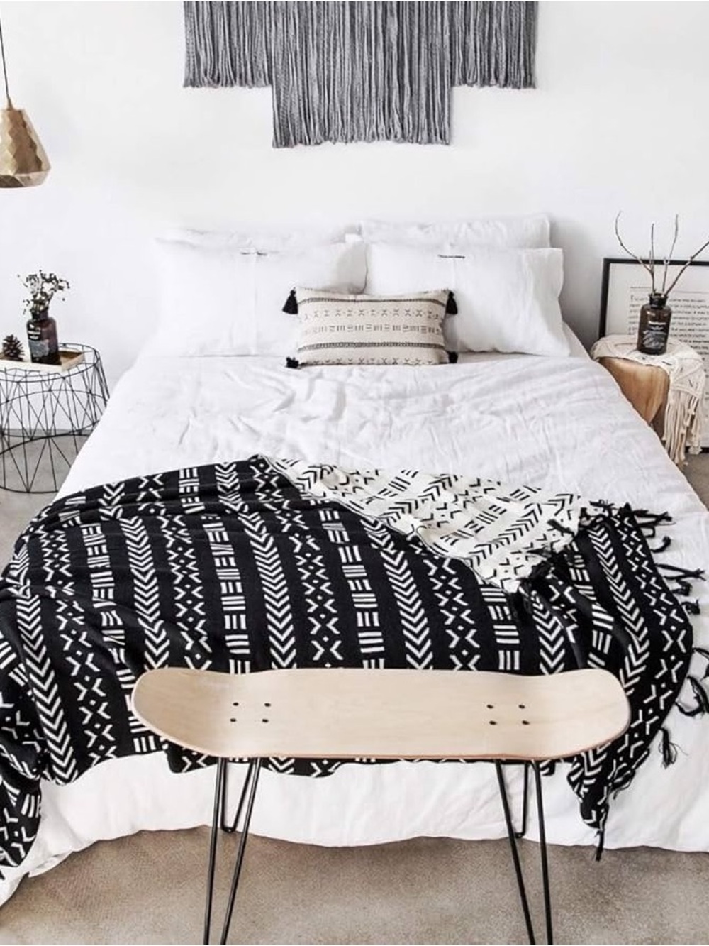 Snugtown 100% cotton throw blanket  in black and white
